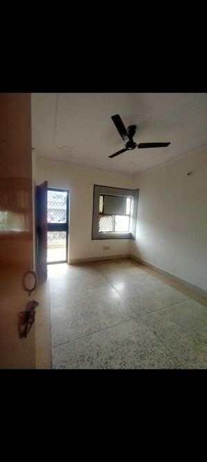 Bedroom in 3 BHK Apartment at Mayur Vihar Phase 1 – for Rent