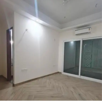 Room in 4 BHK Apartment at Uchdpl Veridia Oakwood Enclave, Wave City – for Rent