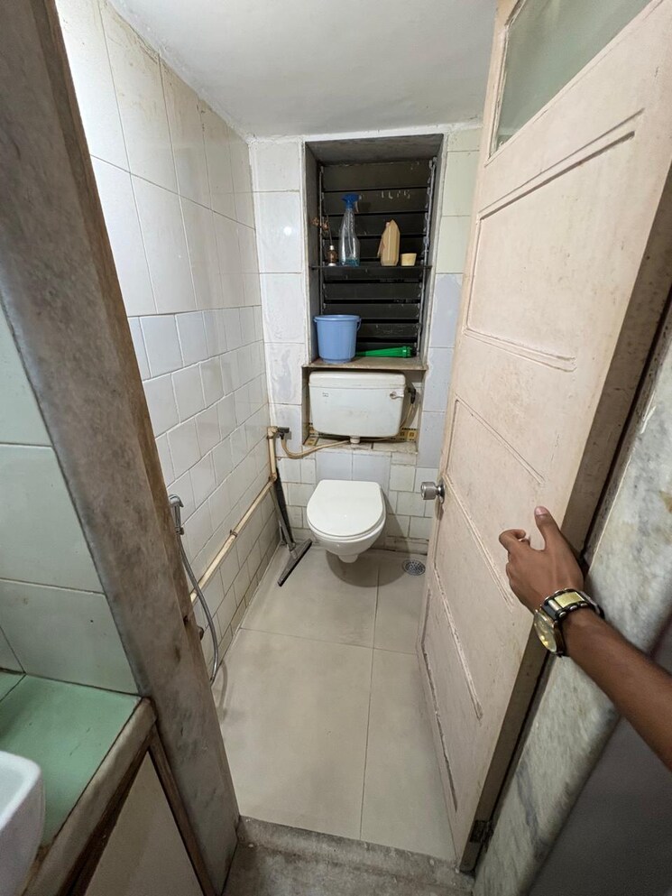 Bathroom, angelore-silver-crest-chs 1 Bedroom 500 Sq.Ft. Apartment In Ghatkopar East Mumbai 9269370