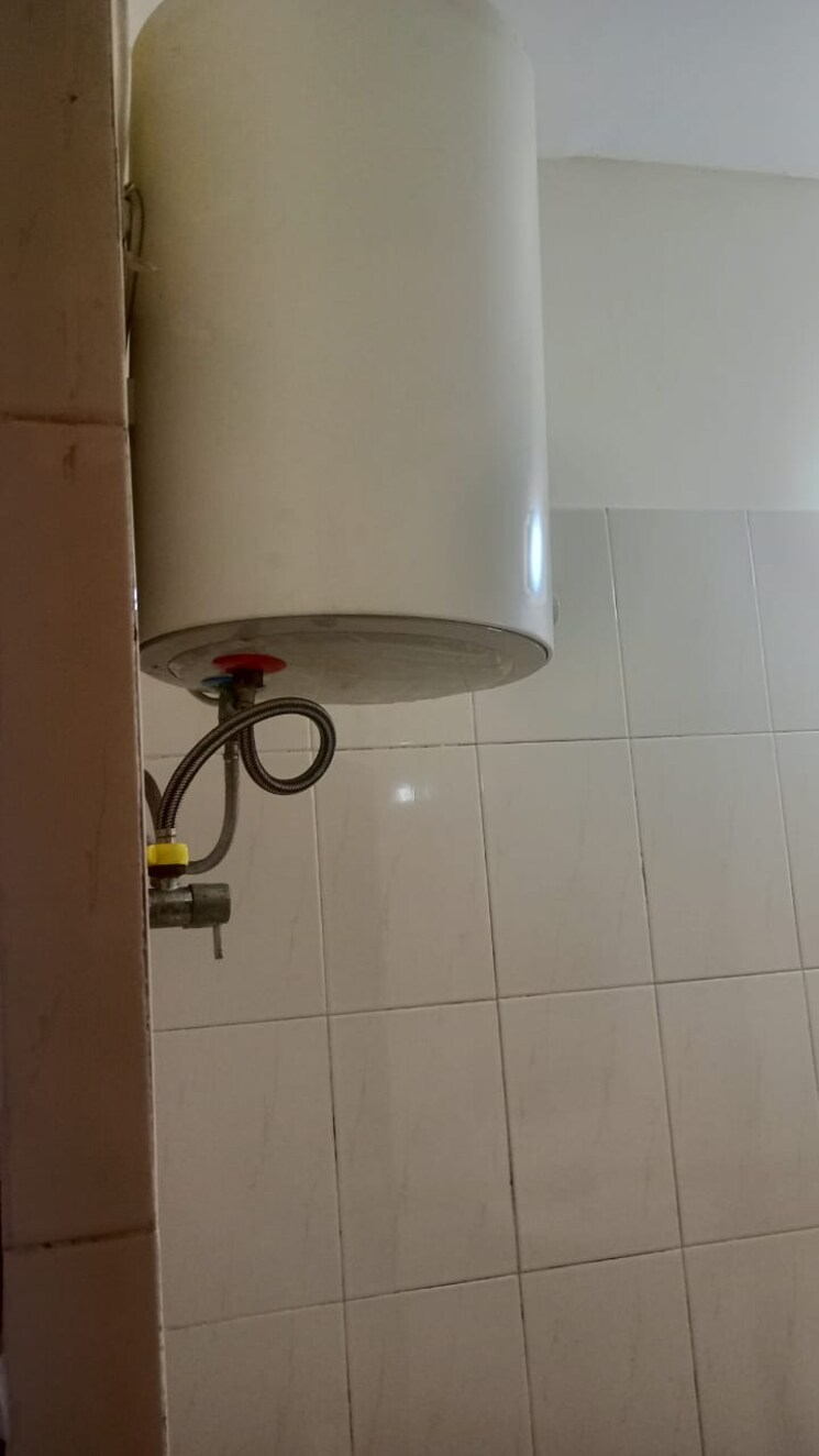 Bathroom, ardee-city-palm-grove-heights 3 Bedroom 2586 Sq.Ft. Apartment In Sector 52 Gurgaon 9269397