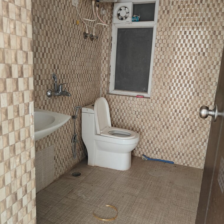 Attached Bathroom, ansal-royal-heritage 2 Bedroom 612 Sq.Ft. Apartment In Mujeri Faridabad 9269441