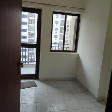Room in 3 BHK Apartment at Ardee City Palm Grove Heights, Sector 52 – for Sale