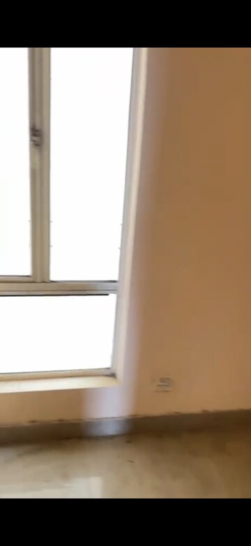 Room in 3 BHK Apartment at Supertech Eco Suites, Sector 137 – for Sale