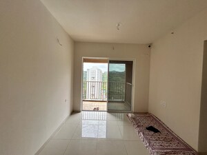 Room in 3 BHK Apartment at Godrej Green Vistas, Mahalunge – for Rent