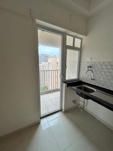 Room in 3 BHK Apartment at Godrej Green Vistas, Mahalunge – for Rent