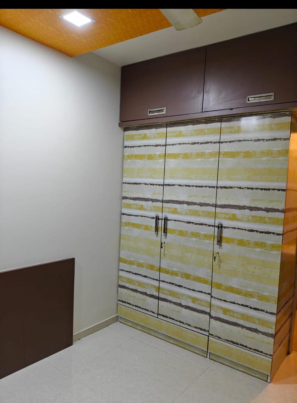 1 BHK 600 Sq.Ft. Apartment in Gurukrupa Marina Enclave