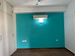 Room in 3 BHK Apartment at Ireo Victory Valley, Sector 67 – for Rent