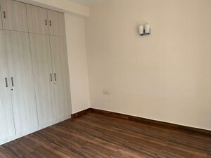 Room in 3 BHK Apartment at Ireo Victory Valley, Sector 67 – for Rent