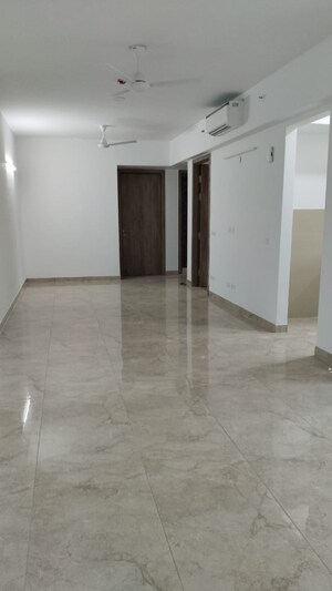 Room in 3.5 BHK Builder Floor at Smart World Gems, Sector 89 – for Sale