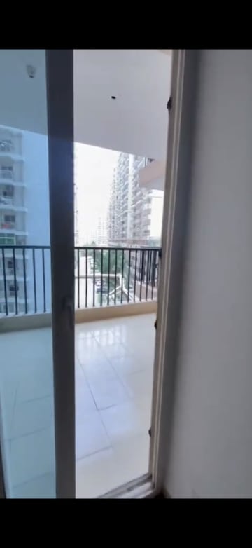 Room in 2 BHK Apartment at Gaur City 2 - 14th Avenue, Sector 16c Greater Noida – for Sale