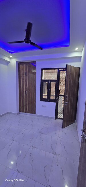 Room in 2 BHK Builder Floor at Sector 73 – for Sale