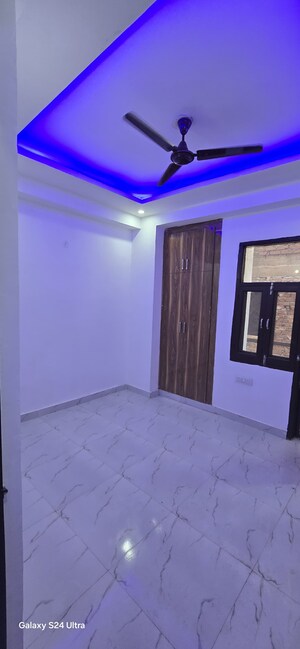 Room in 2 BHK Builder Floor at Sector 73 – for Sale