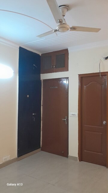 Furnished Amenities in 3 BHK Builder Floor at Unitech South City II, Sector 50 – for Rent