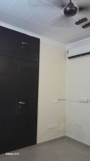 Furnished Amenities in 3 BHK Builder Floor at Unitech South City II, Sector 50 – for Rent