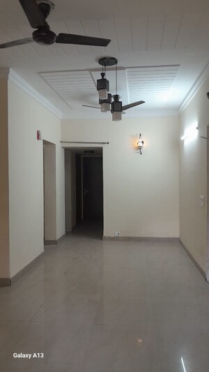 Room in 3 BHK Builder Floor at Unitech South City II, Sector 50 – for Rent