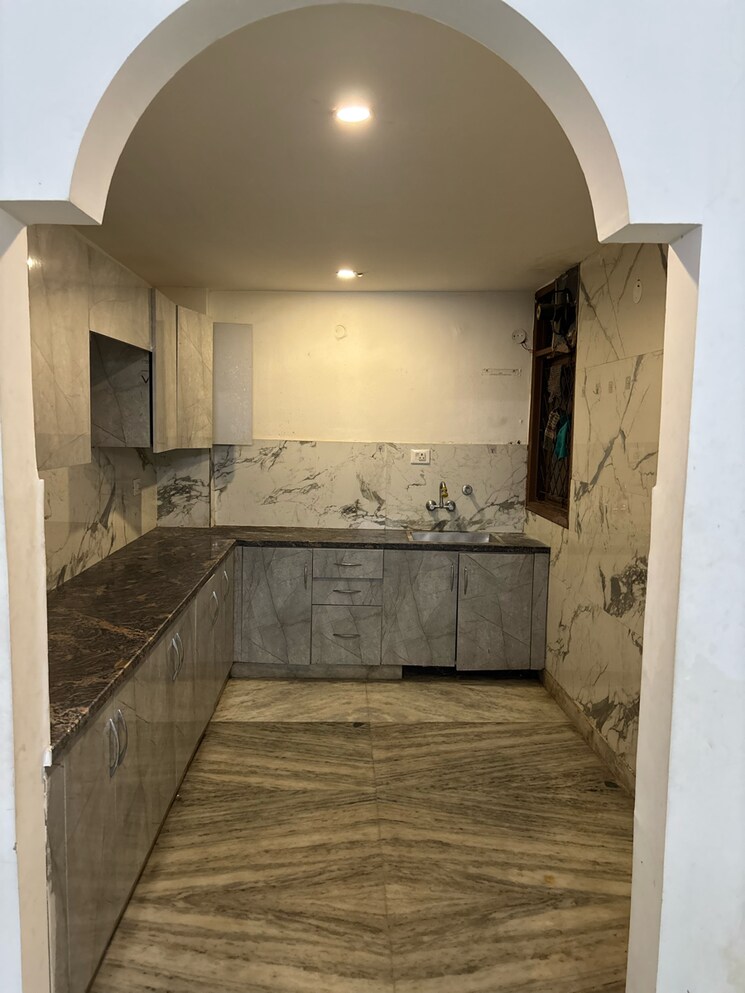 Kitchen, paryavaran complex 3 Bedroom 1800 Sq.Yd. Builder Floor In Paryavaran Complex Delhi 9269819
