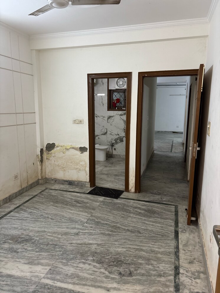 Room, paryavaran complex 3 Bedroom 1800 Sq.Yd. Builder Floor In Paryavaran Complex Delhi 9269819