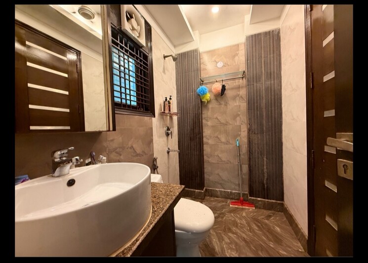 Bathroom, chittaranjan park 2 Bedroom 1350 Sq.Ft. Builder Floor In Chittaranjan Park Delhi 9269821