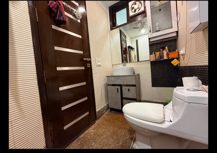 Attached Bathroom, chittaranjan park 2 Bedroom 1350 Sq.Ft. Builder Floor In Chittaranjan Park Delhi 9269821