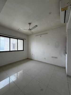 Room in 2 BHK Apartment at Lodha Vivant, Ghodbunder Road – for Rent