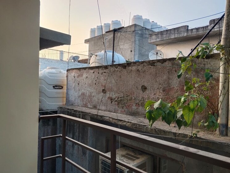Balcony, chattarpur 1 Bedroom 450 Sq.Ft. Builder Floor In Chattarpur Delhi 9269857