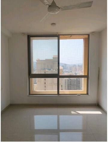 Room in 1 BHK Apartment at Hiranandani Solitaire Studio Apartment, Ghodbunder Road – for Rent