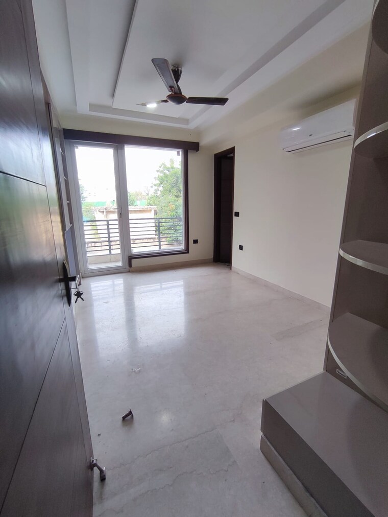 Room, dlf phase i 3 Bedroom 200 Sq.Ft. Builder Floor In Dlf Phase I Gurgaon 9269942