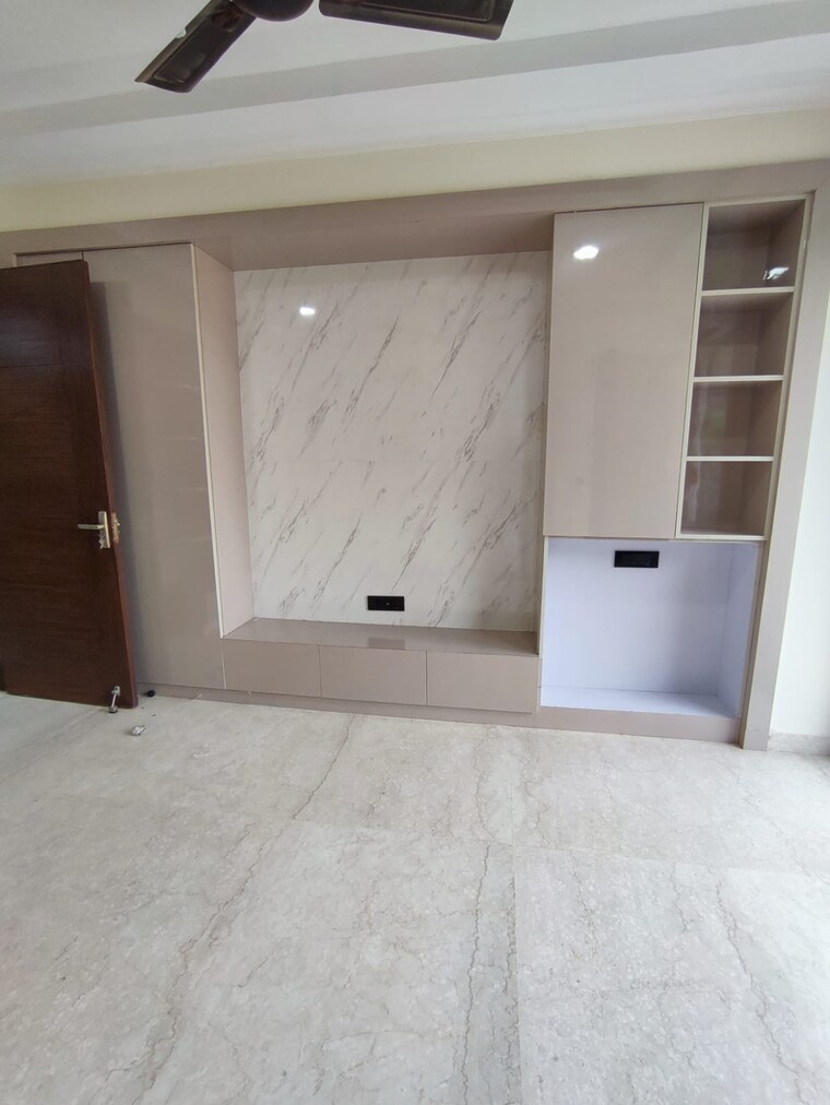 Room, dlf phase i 3 Bedroom 200 Sq.Ft. Builder Floor In Dlf Phase I Gurgaon 9269942