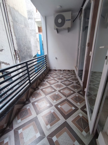 Balcony in 3 BHK Builder Floor at Dlf Phase I – for Rent