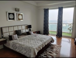 4 BHK + Servant Room Apartment For Sale in DLF The Crest