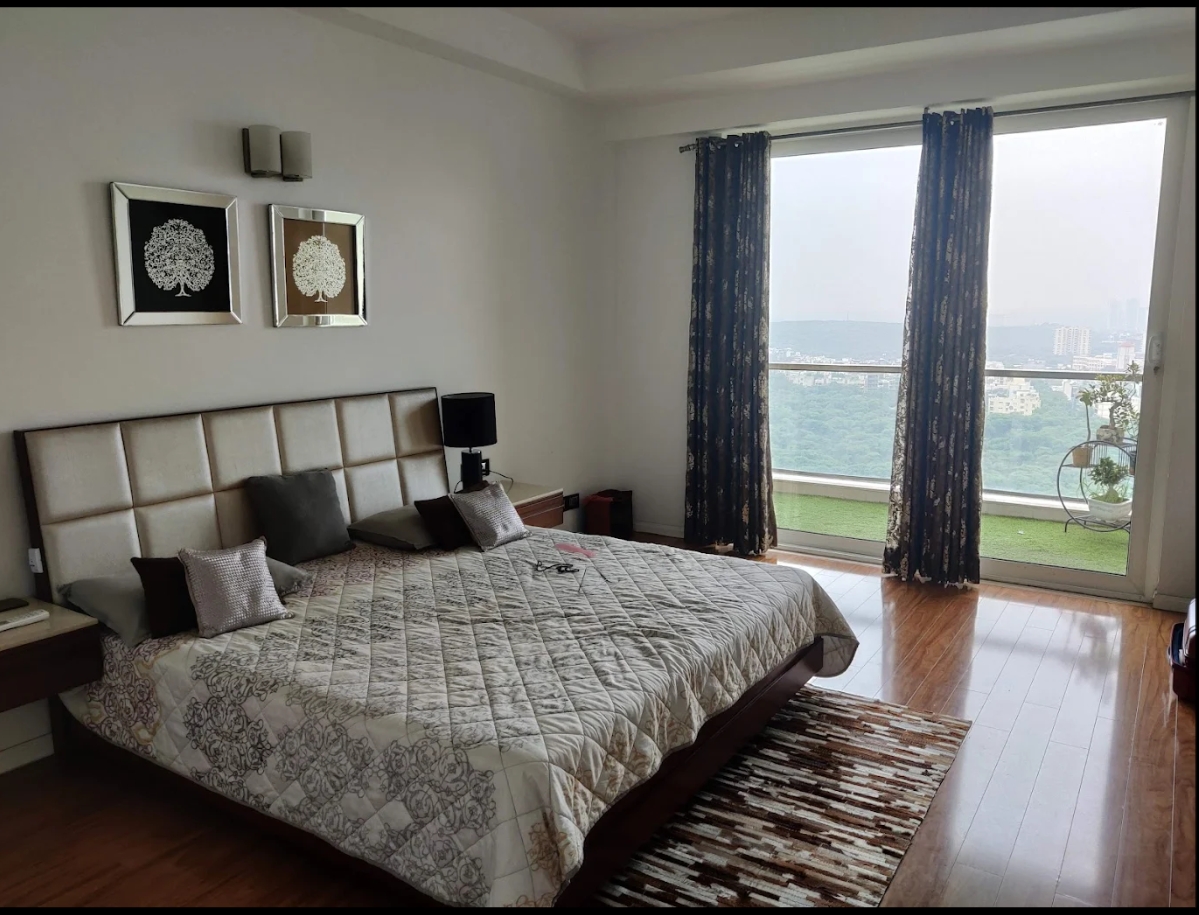 4 BHK + Servant Room Apartment For Sale in DLF The Crest