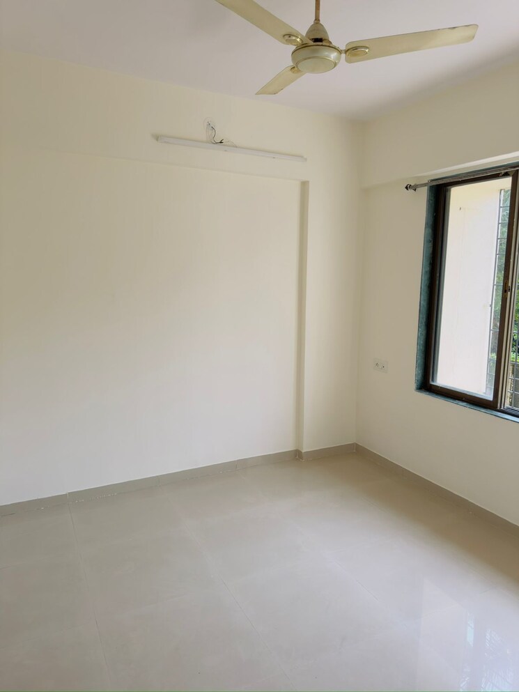 Room, lalani-residency 1 Bedroom 300 Sq.Ft. Apartment In Kavesar Thane 9269938