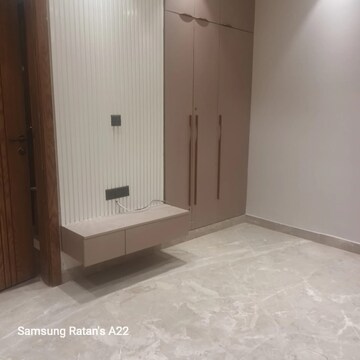 Room in 3 BHK Builder Floor at Sector 57 – for Rent