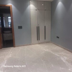 Room in 3 BHK Builder Floor at Sector 57 – for Rent