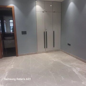 Room in 3 BHK Builder Floor at Sector 57 – for Rent