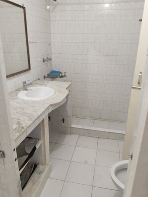 Master Bedroom in 1.5 BHK Builder Floor at Gomti Nagar – for Rent