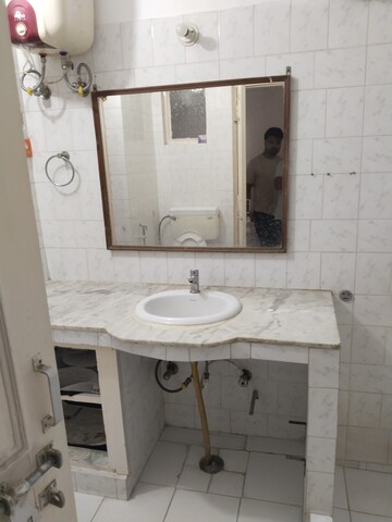 Bathroom in 1.5 BHK Builder Floor at Gomti Nagar – for Rent