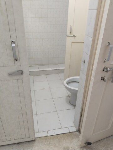 Bathroom in 1.5 BHK Builder Floor at Gomti Nagar – for Rent