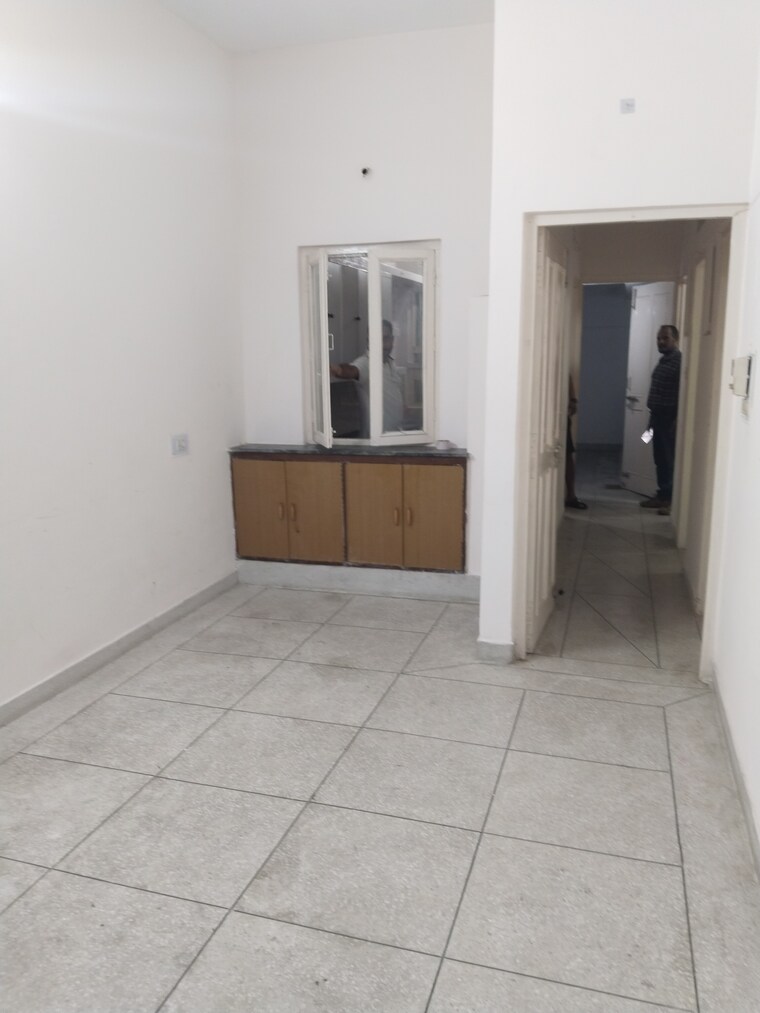 Room, gomti nagar 1.5 Bedroom 800 Sq.Ft. Builder Floor In Gomti Nagar Lucknow 9269951