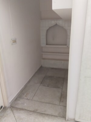 Bathroom in 1.5 BHK Builder Floor at Gomti Nagar – for Rent