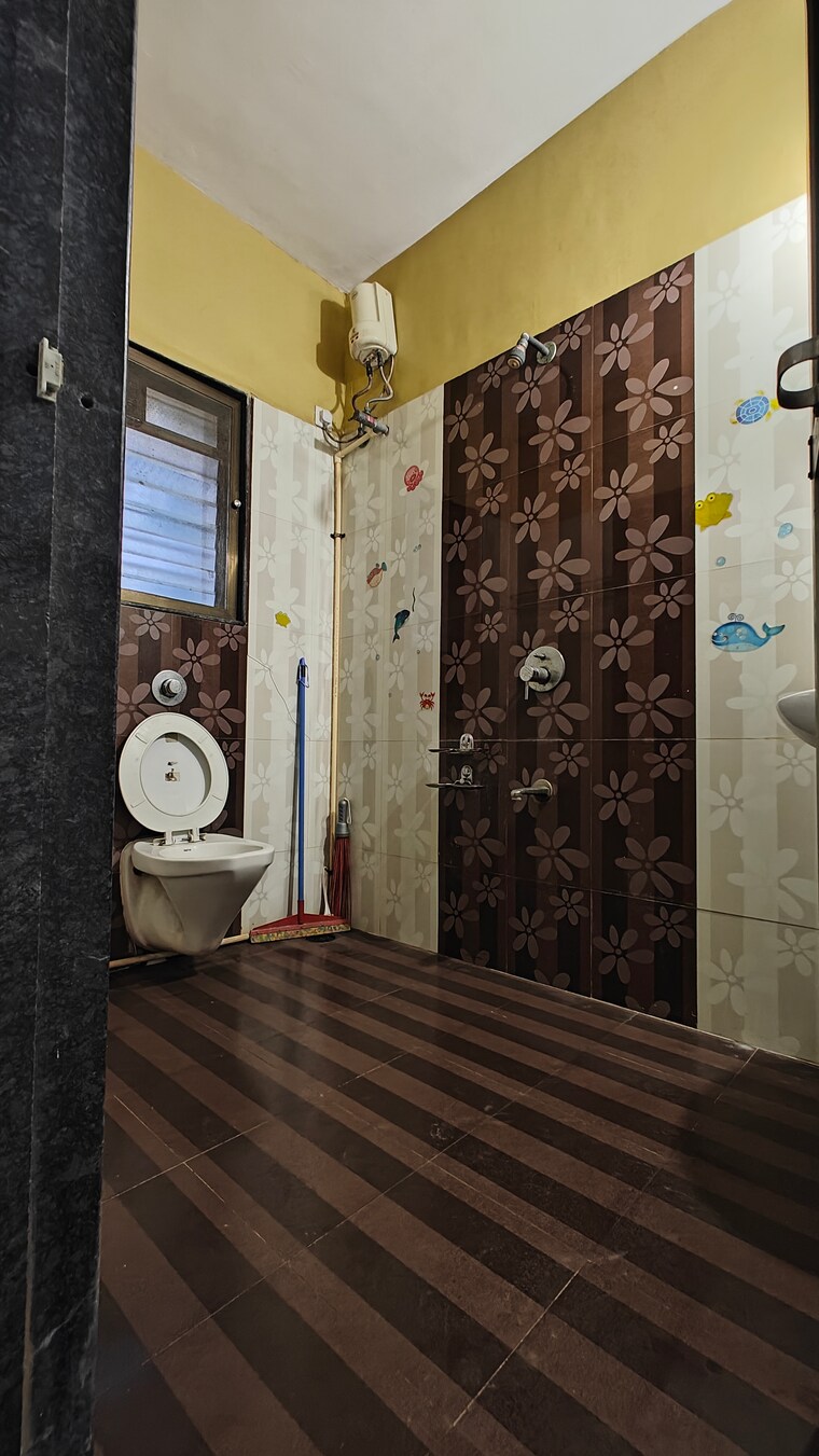 Bathroom, shree-siddhivinayak-chs-borivali 2 Bedroom 700 Sq.Ft. Apartment In Borivali West Mumbai 9269958