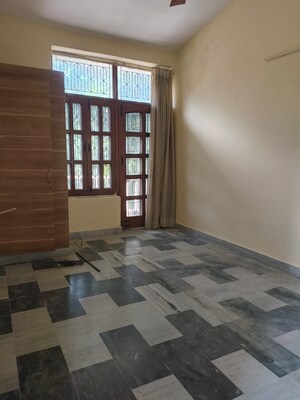 Room in 4 BHK Independent House at Palam Vihar – for Rent