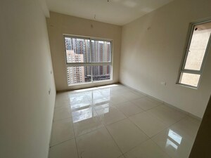 Room in 2 BHK Apartment at Godrej Green Vistas, Mahalunge – for Rent