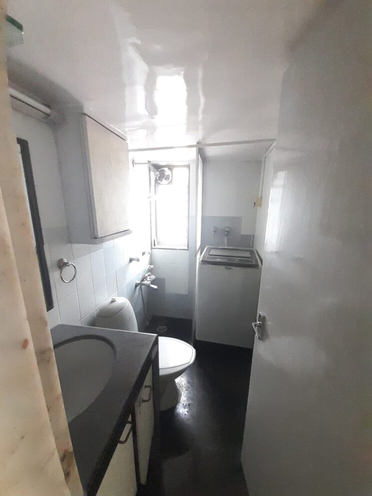 Bathroom, poornima-apartments 1 Bedroom 650 Sq.Ft. Apartment In Colaba Mumbai 9269971