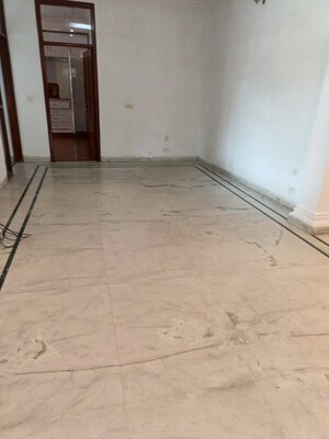 Room in 4 BHK Builder Floor at Sarvodaya Enclave – for Rent