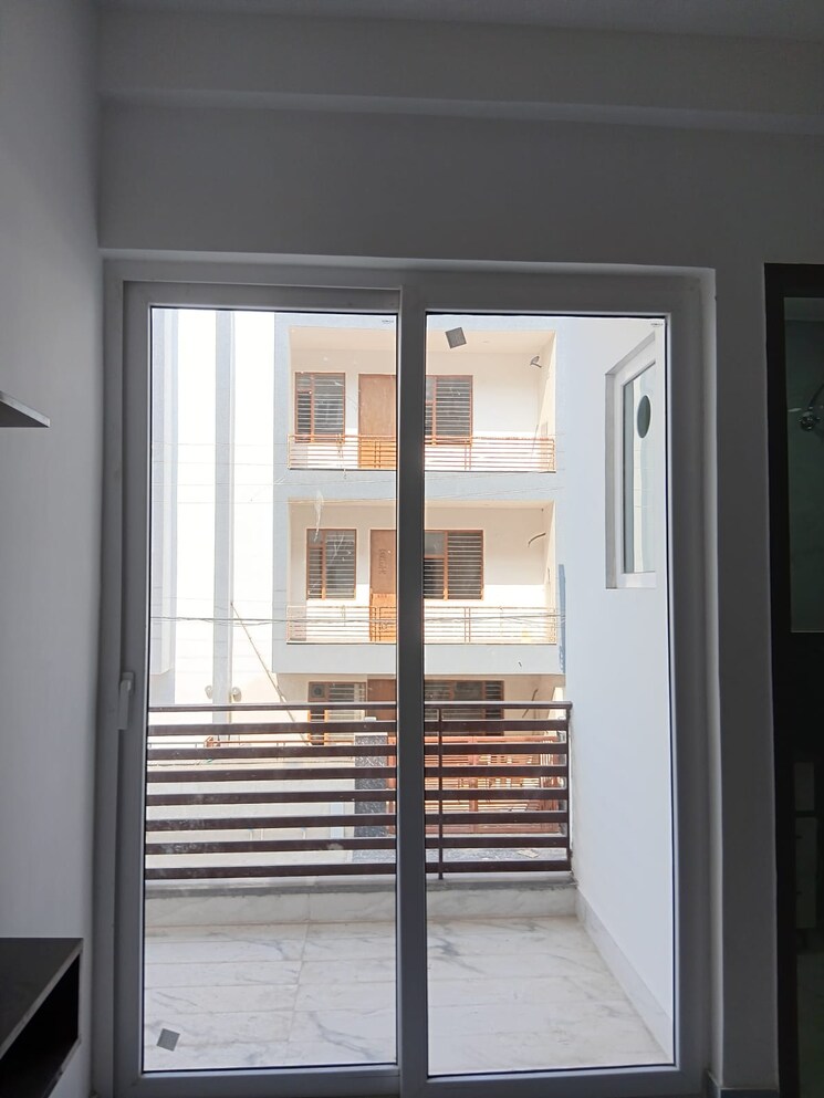 Room, ms-enclave-zirakpur 3 Bedroom 145 Sq.Yd. Apartment In Dhakoli Zirakpur 9269998