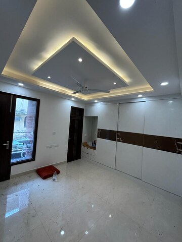 Room in 3 BHK Builder Floor at Malviya Nagar – for Rent