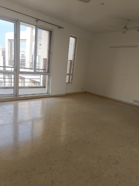 3 BHK + Extra Room Apartment For Rent in Unitech Escape