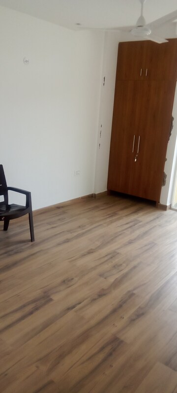 Room in 2 BHK Apartment at Parker Residency, Sector 61 – for Sale