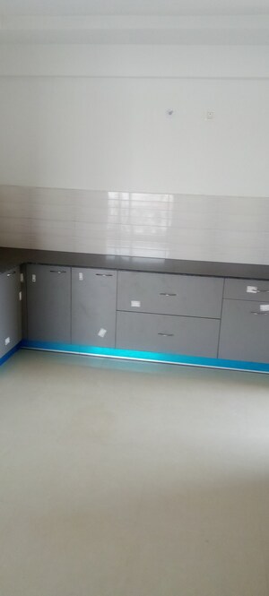 Furnished Amenities in 3 BHK Apartment at Parker Residency, Sector 61 – for Rent